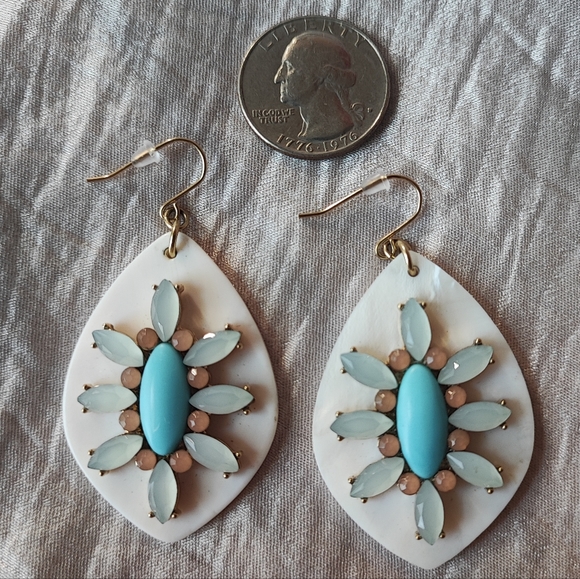 Carolee New York Mother of Pearl Faux Turquoise Seafoam Stones Pierced Earrings - Picture 7 of 13